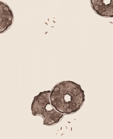 Donuts de chocolate de muselina sobre fondo beige