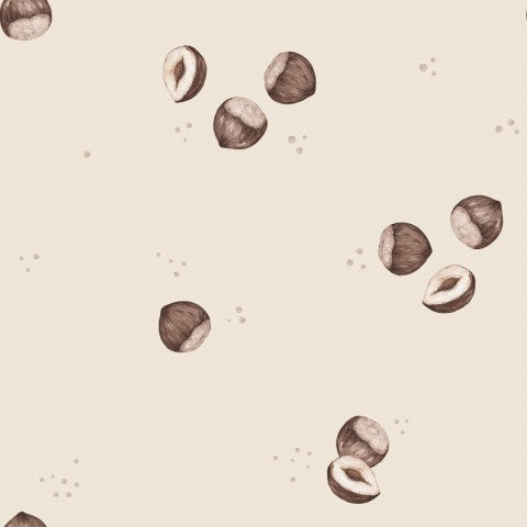 Tessuto impermeabile con noci e semi su sfondo beige