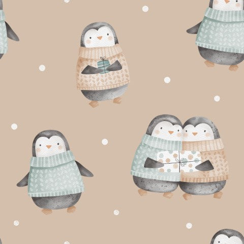 Vandtætte stofpingviner i sweater på en beige baggrund