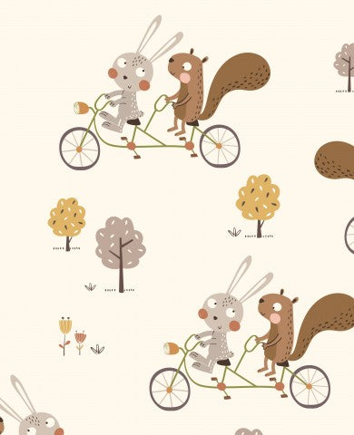 Panama Kaninchen und Eichhörnchen, die Fahrrad fahren