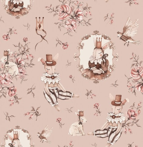 Animaux et oiseaux en mousseline sur fond rose