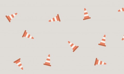 Jersey mange orange og hvide trafikkegler på grå baggrund