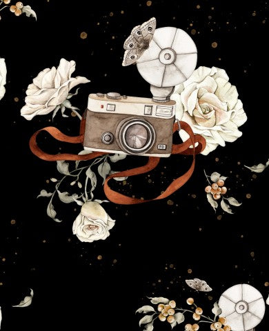 Wasserdichter Stoff einen schwarzen Hintergrund mit Blumen und einer alten Kamera