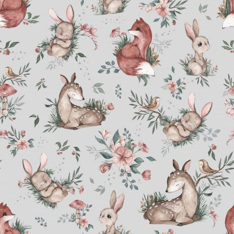 Lebensnahes Canvas-Muster aus Baumwolle mit Waldtier-Darstellung in grünem Ton auf 15x15cm-Blöcke, ideal für your own sewing projects and crafts.