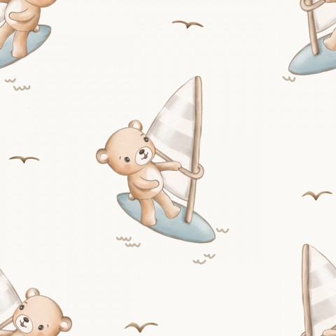 Musselin einem Teddybären auf einem Segelboot