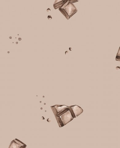 Morceaux de chocolat en satin de coton sur fond beige